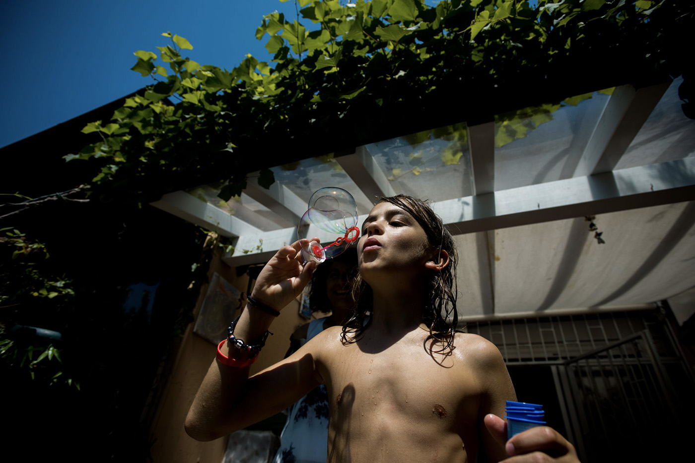 nico-fotografia-bolle-di-sapone-estate-sessione-di-reportage-di-famiglia