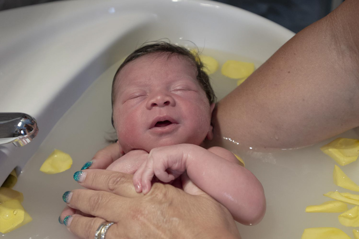 nicoletta_valdisteno_fotografia-primo-bagnetto-parto-in-casa